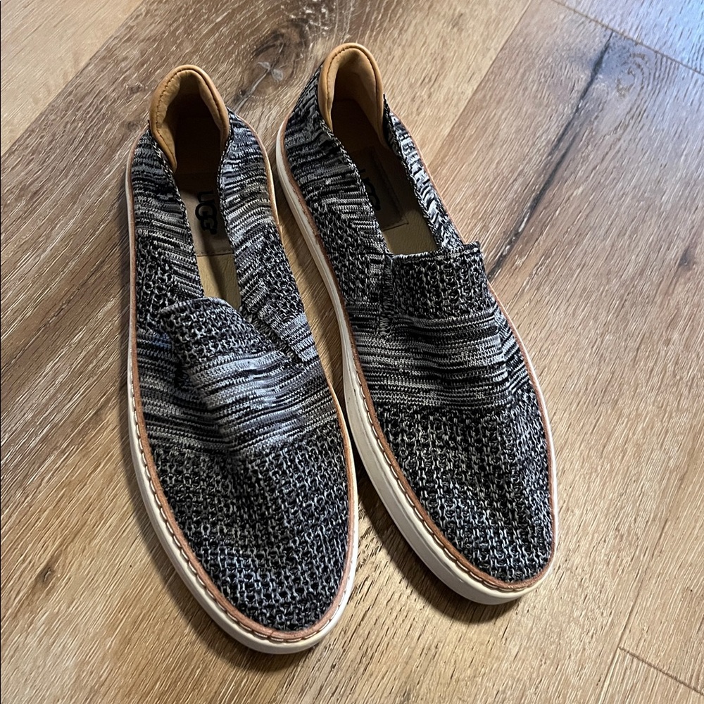 UGG Sammy Black Heather stretch knit/leather slip on sneaker size 7.5
